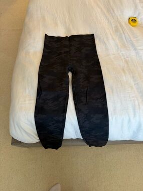 SPANX Women’s Black Camouflage Leggings